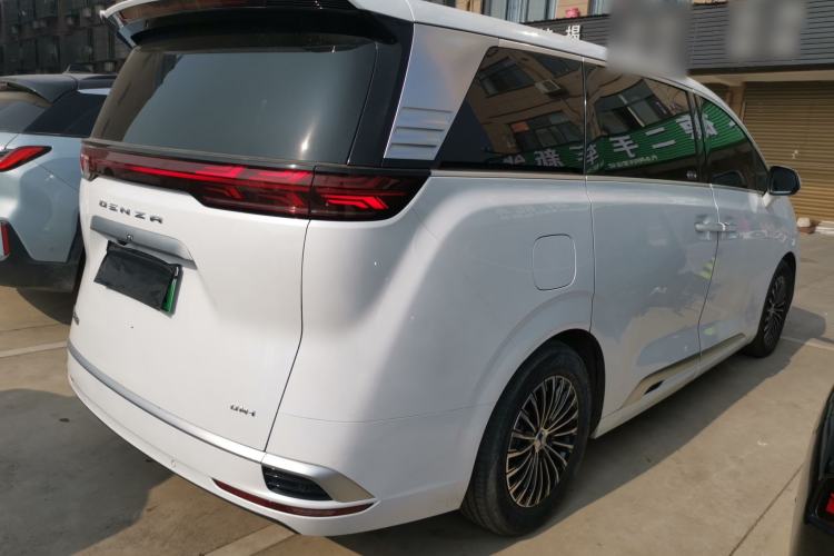 Used Denza D9 2022 DM-i 1040 Prestige Model