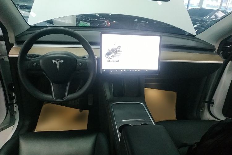 Used Tesla Model Y 2021 Long-Range All-Wheel-Drive Version
