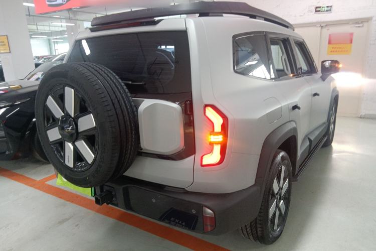 Used  G318 2024 Four-Wheel-Drive Air Suspension Model