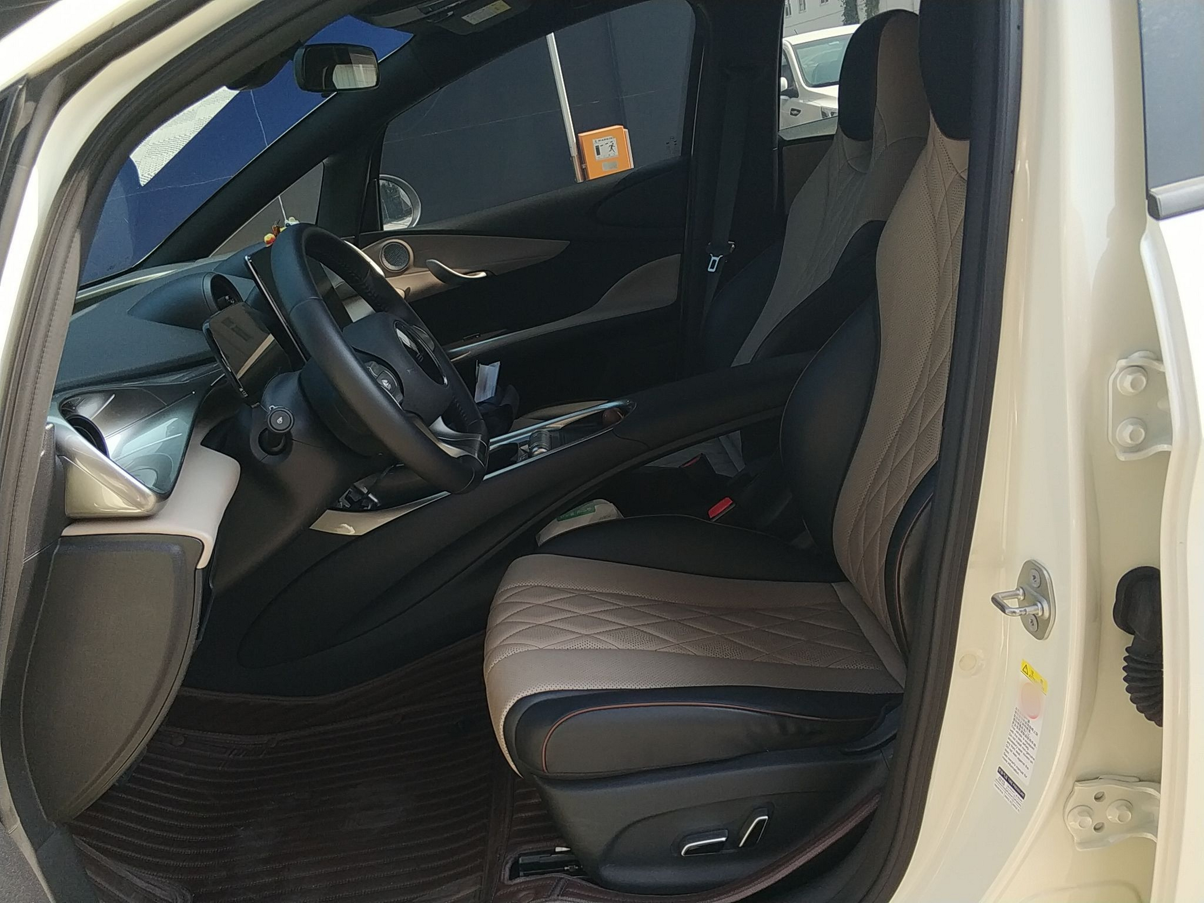 Переднее сиденье в автомобиле