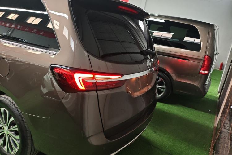 Used Buick GL8 2021 Land Cruiser Executive Class 652T Luxury Model
