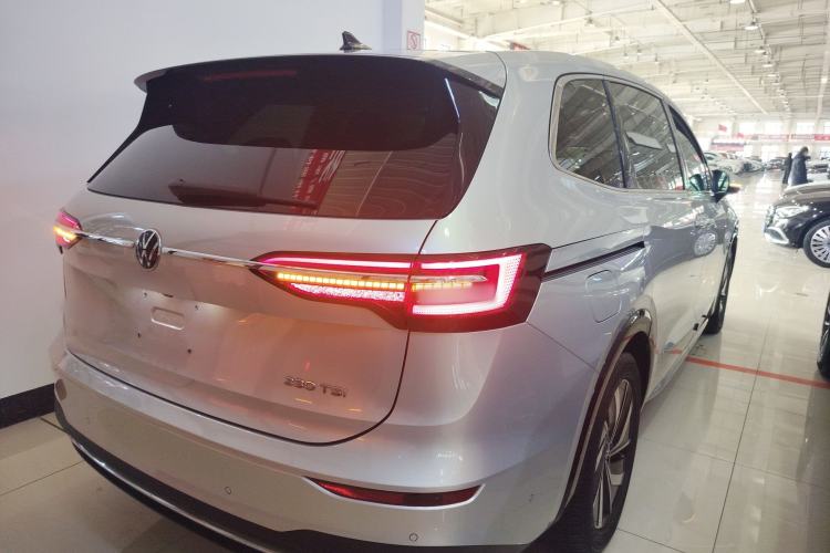 Used Volkswagen Viloran 2024 330TSI Luxury Edition
