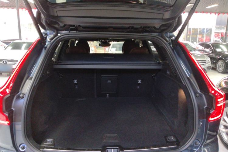 Used Volvo XC60 2024 B5 4x4 Smart Luxury Edition