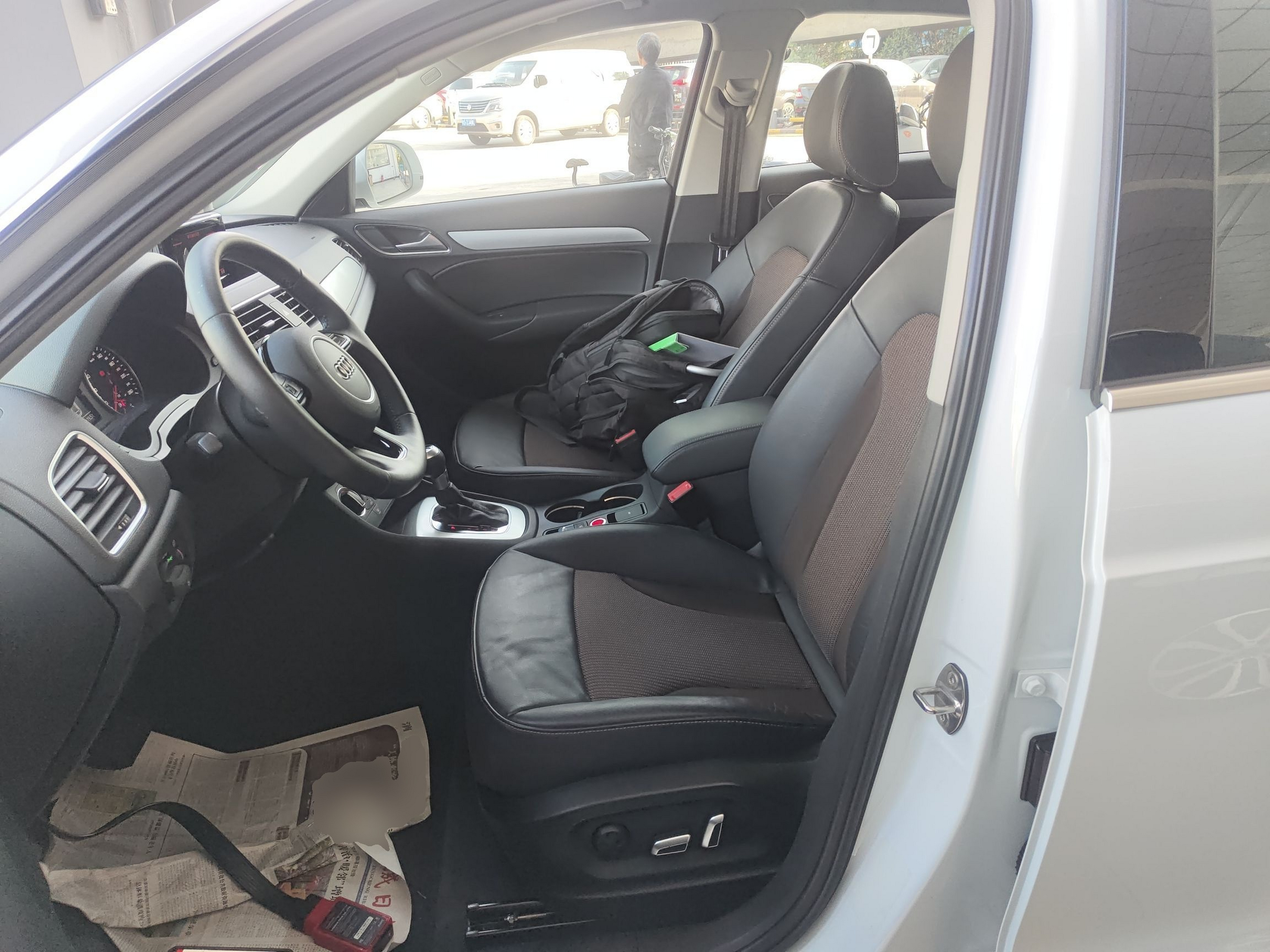 Переднее сиденье в автомобиле