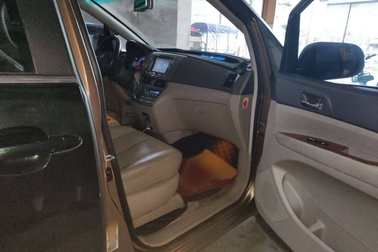 Used BYD M6 2013 2.4L Automatic Prestige Model
