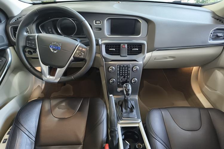 Used Volvo V40 2016 T3 Zhiyi Edition