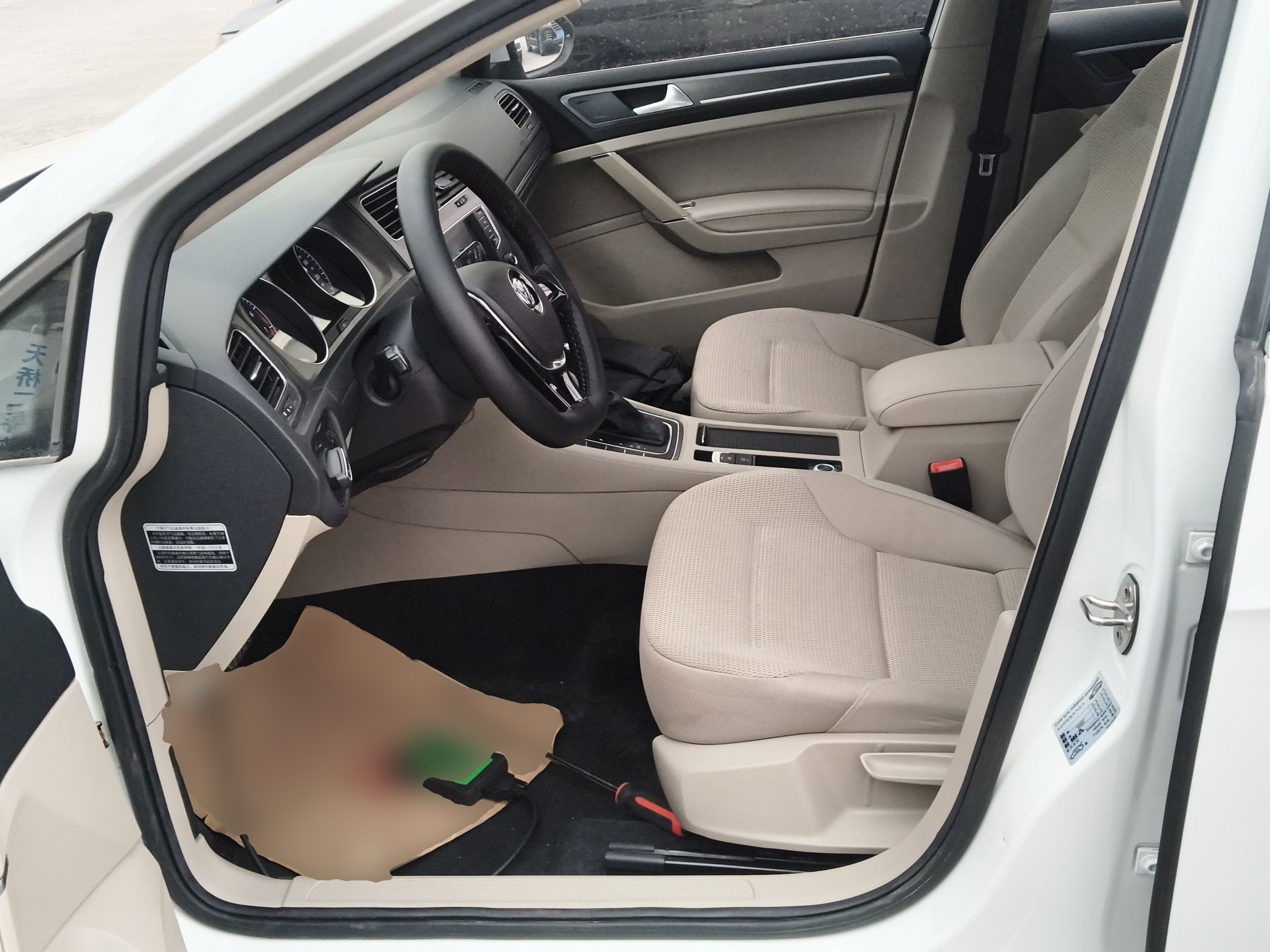 Переднее сиденье в автомобиле