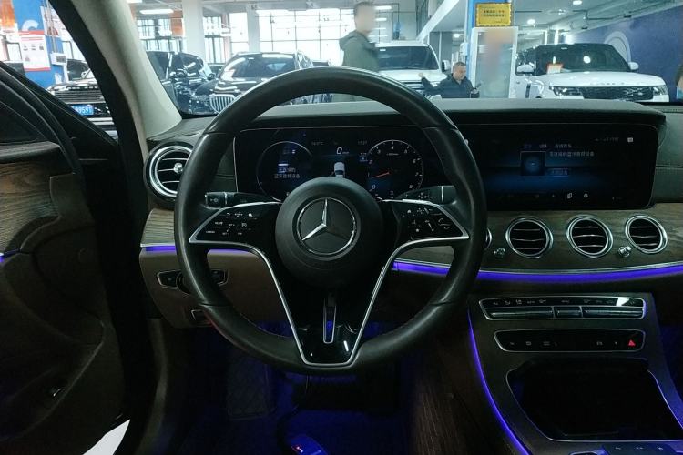 Used Mercedes-Benz E-Class 2023 Facelift E 260 L
