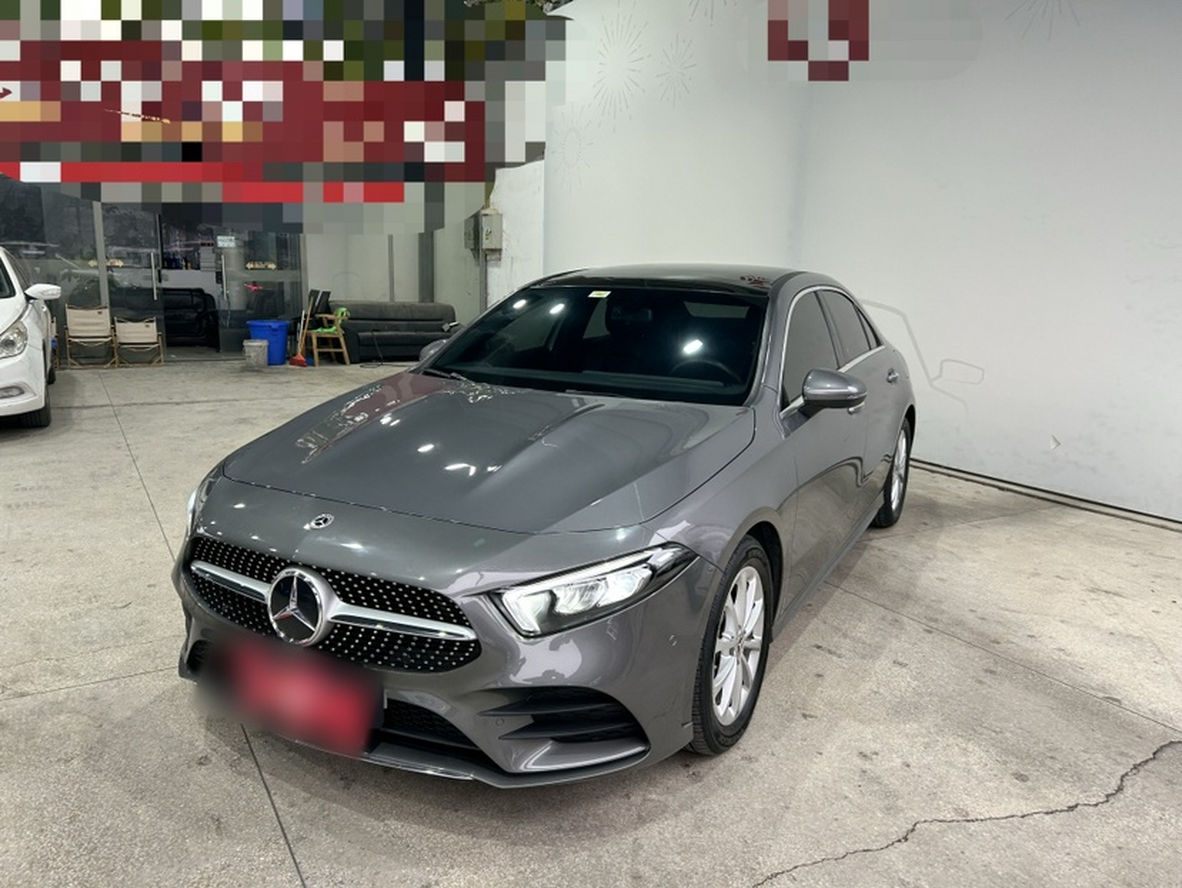 Под передней частью автомобиля