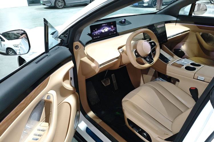 Used Hima Luxeed R7 2024 All-Electric 802 km Max
