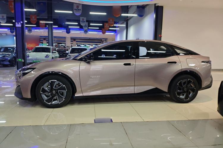 Used Toyota bZ3 2023 616 km Long-Range Premium
