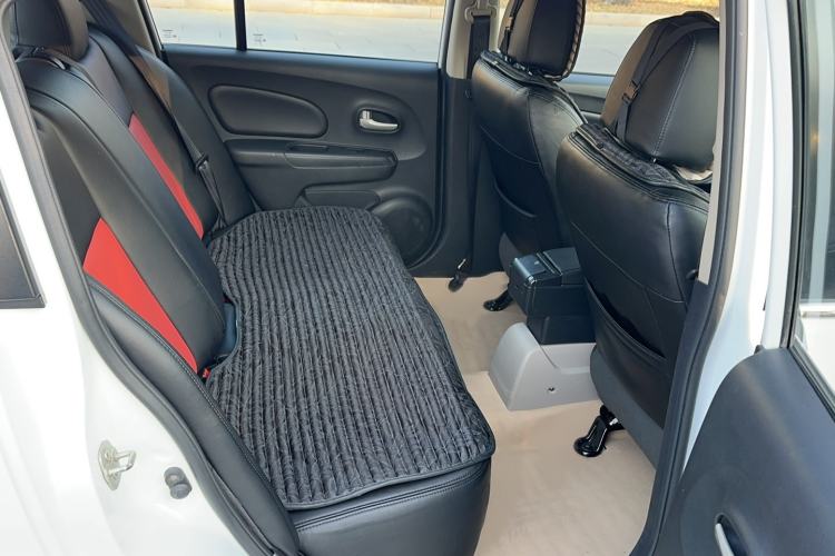 Used Venucia R50 2015 1.6L Automatic Fashion Edition