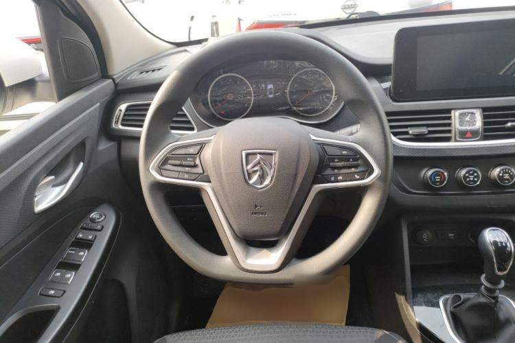 Used Baojun 730 2019 1.5T Manual Fashion Model 7-seater China VI
