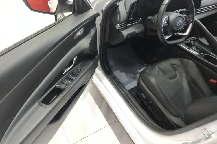 Used Hyundai Elantra 2022 1.5L CVT LUX Prestige Edition
