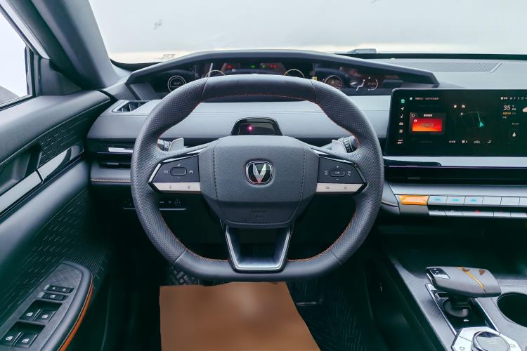 Used Changan UNI-V 2022 1.5T Prestige Version
