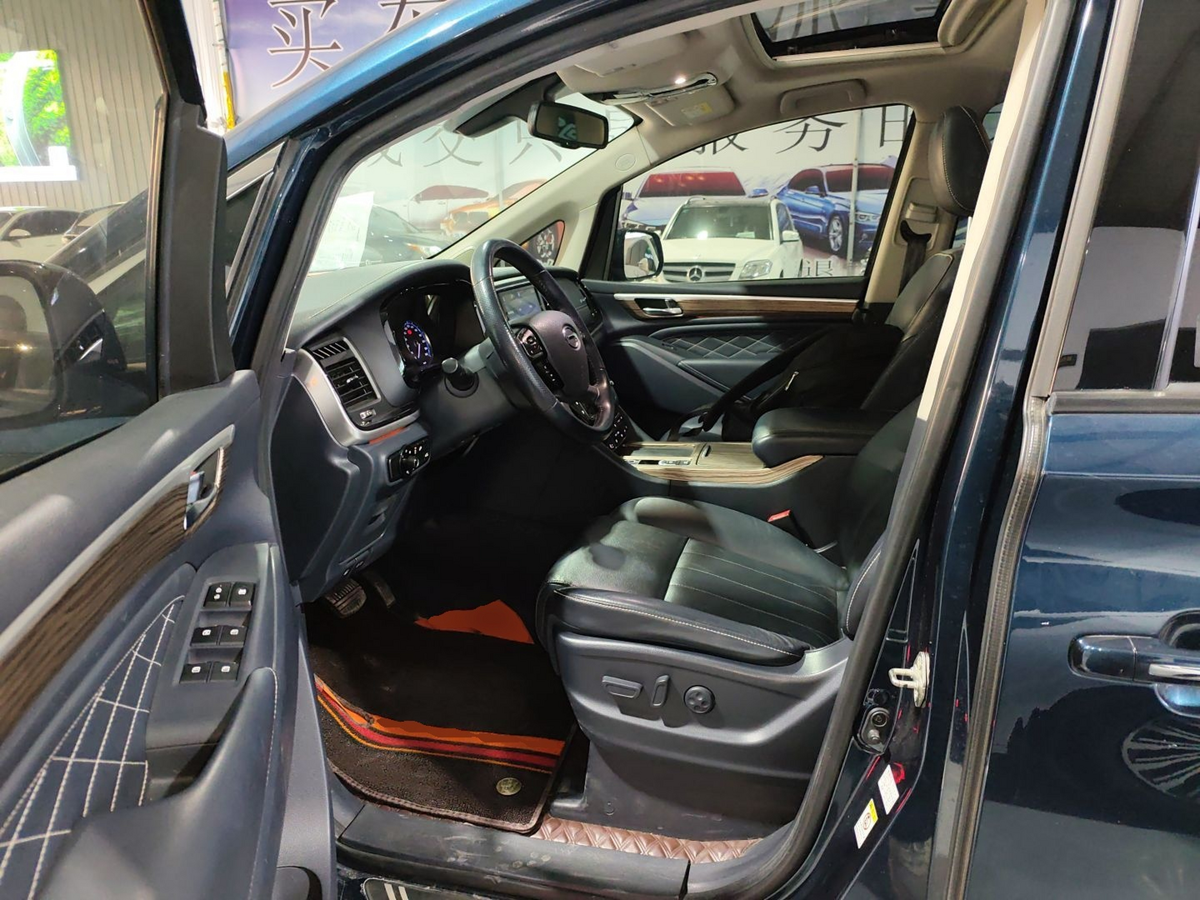 Переднее сиденье в автомобиле