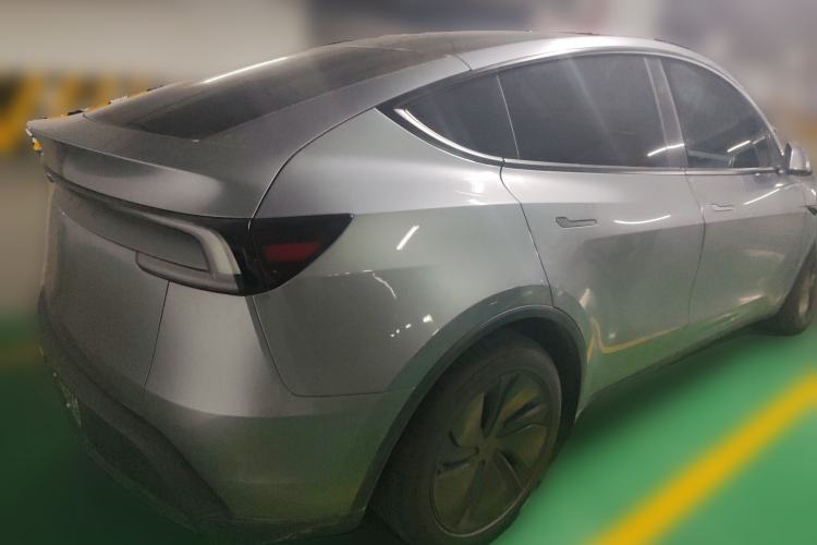 Used Tesla Model Y 2025 Long-Range All-Wheel-Drive Version