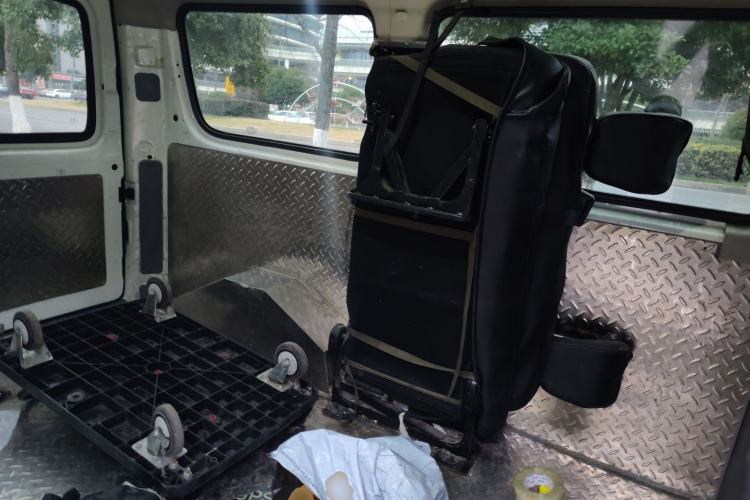 Used SAIC MAXUS Xintu V80 2024 Aotong 6AMT Short Wheelbase Mid-Roof Model with 127 Ps 5 Seats