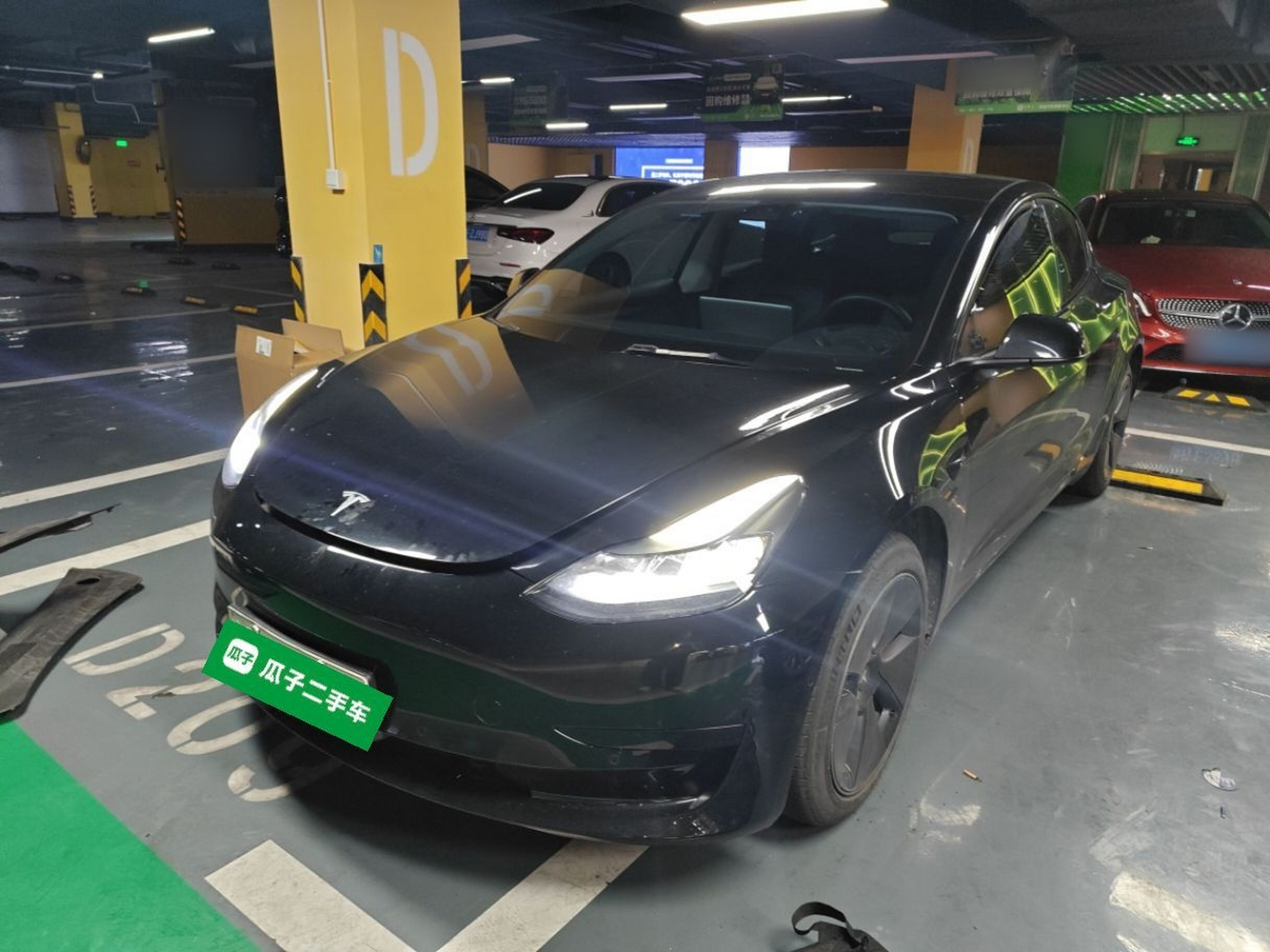 Под передней частью автомобиля