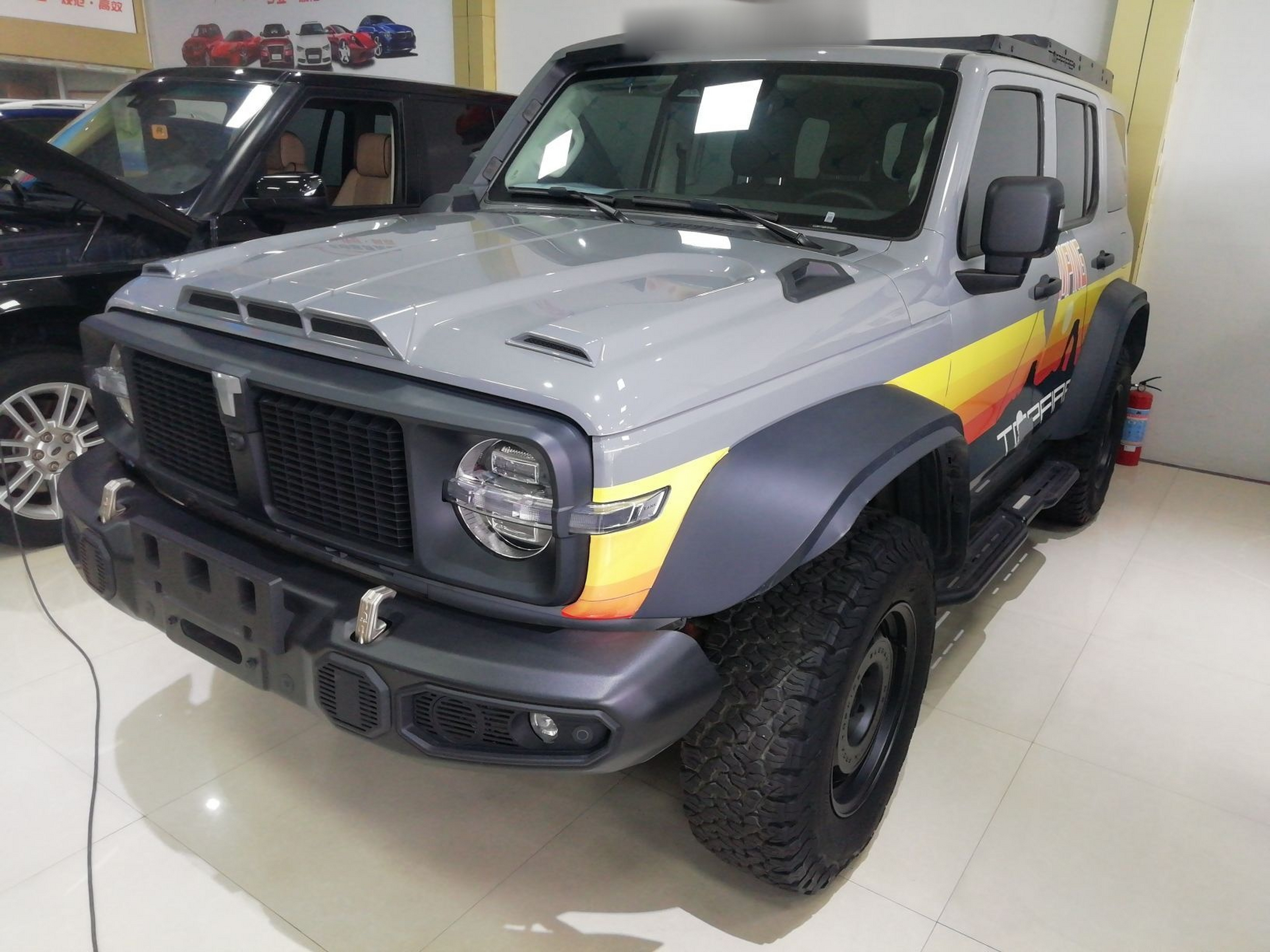 Под передней частью автомобиля