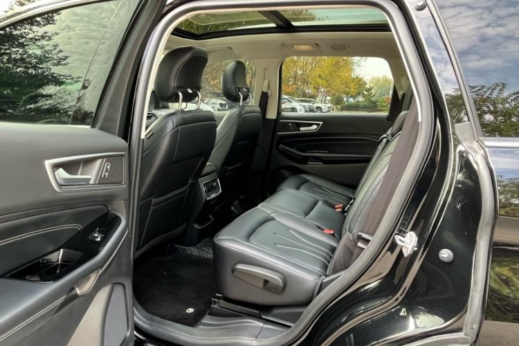 Used Ford Edge 2021 PLUS EcoBoost 245 Two-Wheel-Drive Titanium 7-Seater
