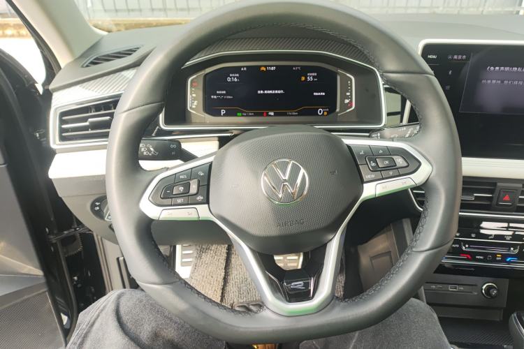 Used Volkswagen Tiguan L 2024 Outstanding Model 330TSI Automatic Two-Wheel Drive R-Line Dragon Glory Edition
