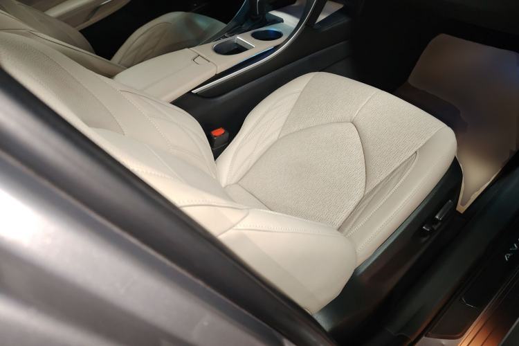 Used Toyota Avalon 2019 2.5L Touring Premium Version China VI Standard
