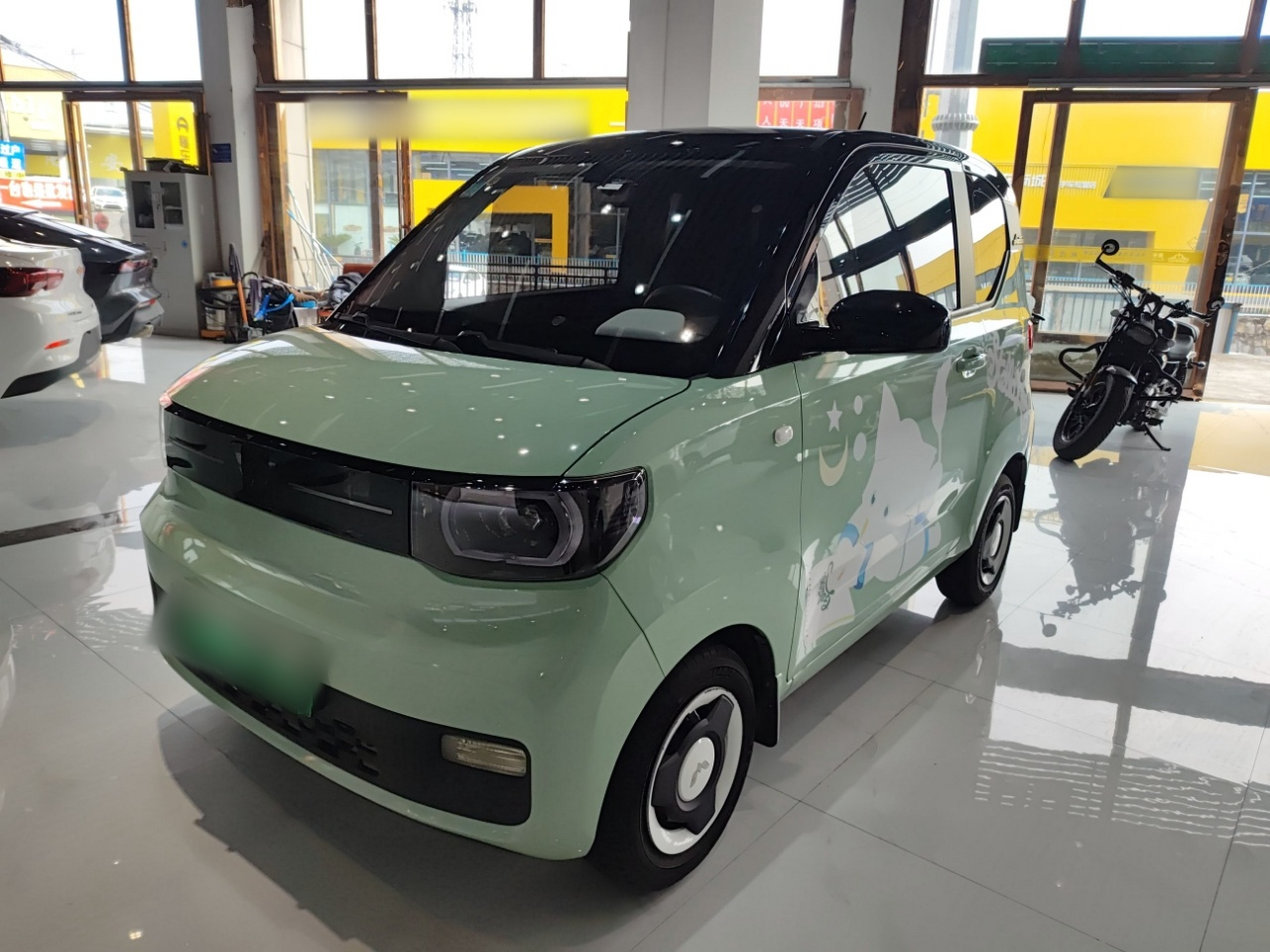 Под передней частью автомобиля