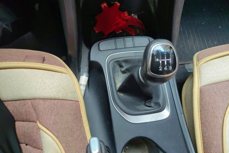 Used Hyundai Santa Fe 2013 2.4L Manual Two-Wheel Drive Comfort Version
