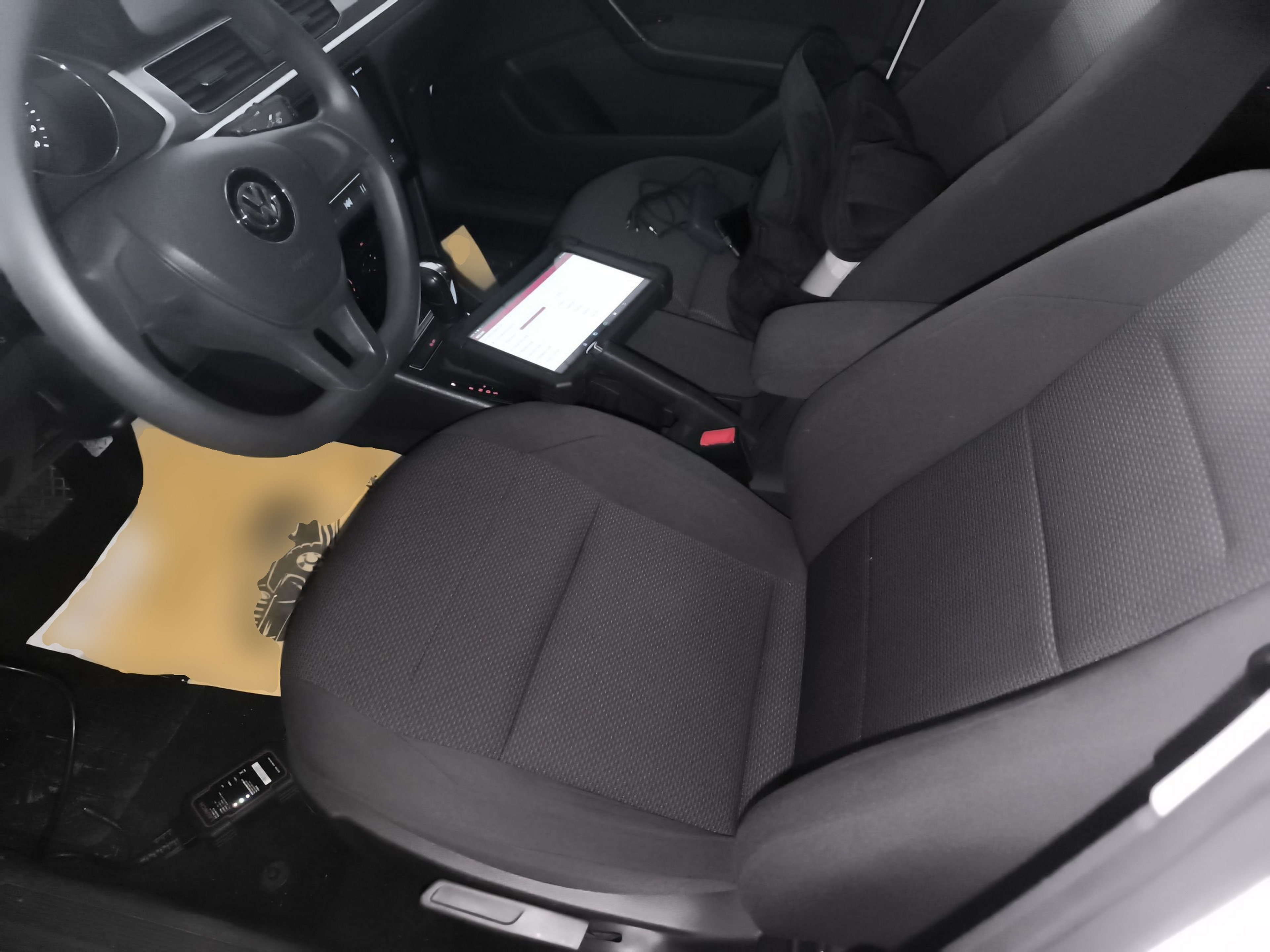 المقاعد الأمامية داخل السيارة