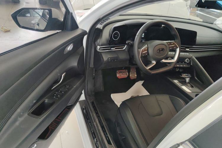 Used Hyundai Elantra 2023 1.5L CVT LUX Prestige Edition