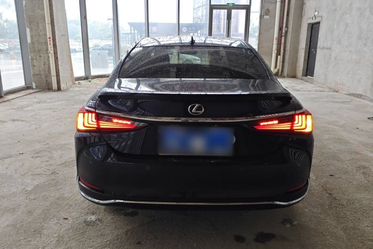 Used Lexus ES 2023 200 Excellence Edition

