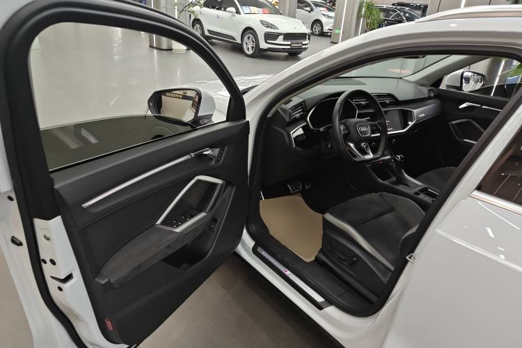 Used Audi Q3 2022 40 TFSI Fashion Dynamic Model
