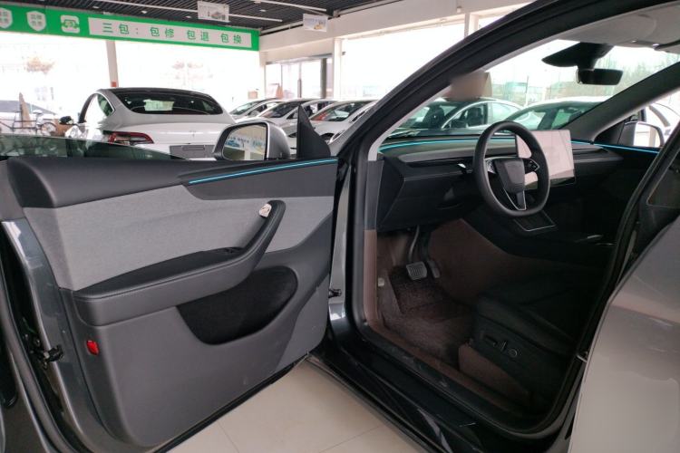 Used Tesla Model Y 2025 Rear-Wheel Drive First Edition