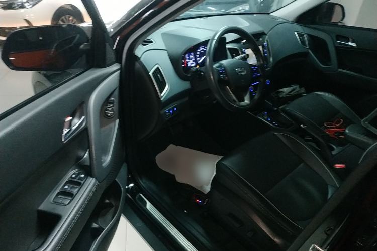 Used Hyundai ix25 2015 1.6L Automatic Two-Wheel-Drive Deluxe DLX Model
