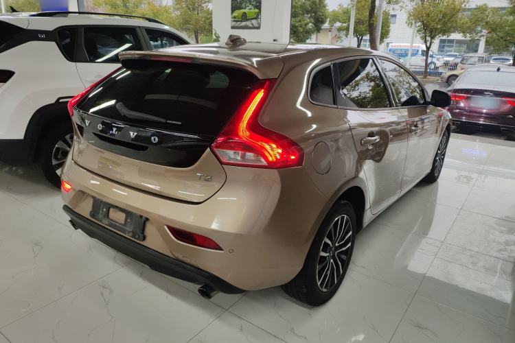 Used Volvo V40 2017 T3 Zhiyi Edition
