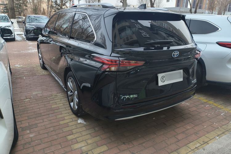 Used Toyota Sienna 2023 2.5L Hybrid Platinum Edition
