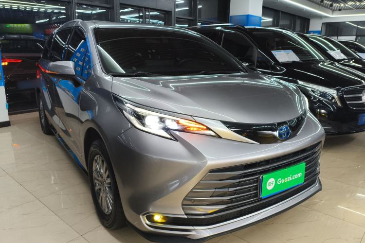 Used Toyota Sienna 2021 2.5L Hybrid Premium Edition
