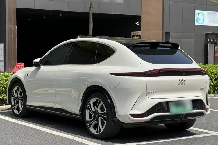 Used  LS7 2023 100kWh Pro All-Wheel-Drive Version
