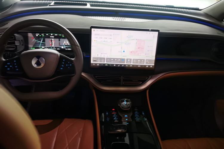 Used Denza D9 2022 EV 600 Four-Wheel Drive Flagship Model
