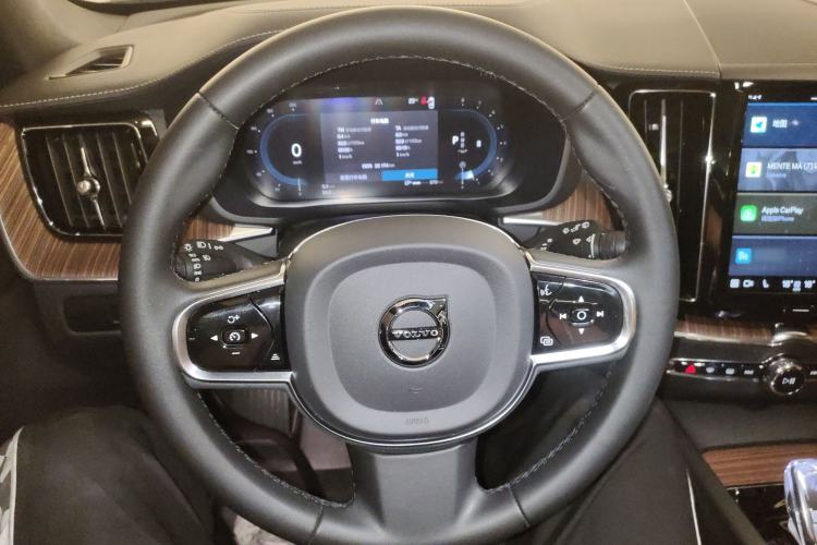 Used Volvo XC60 2023 B5 4x4 Smart Luxury Edition
