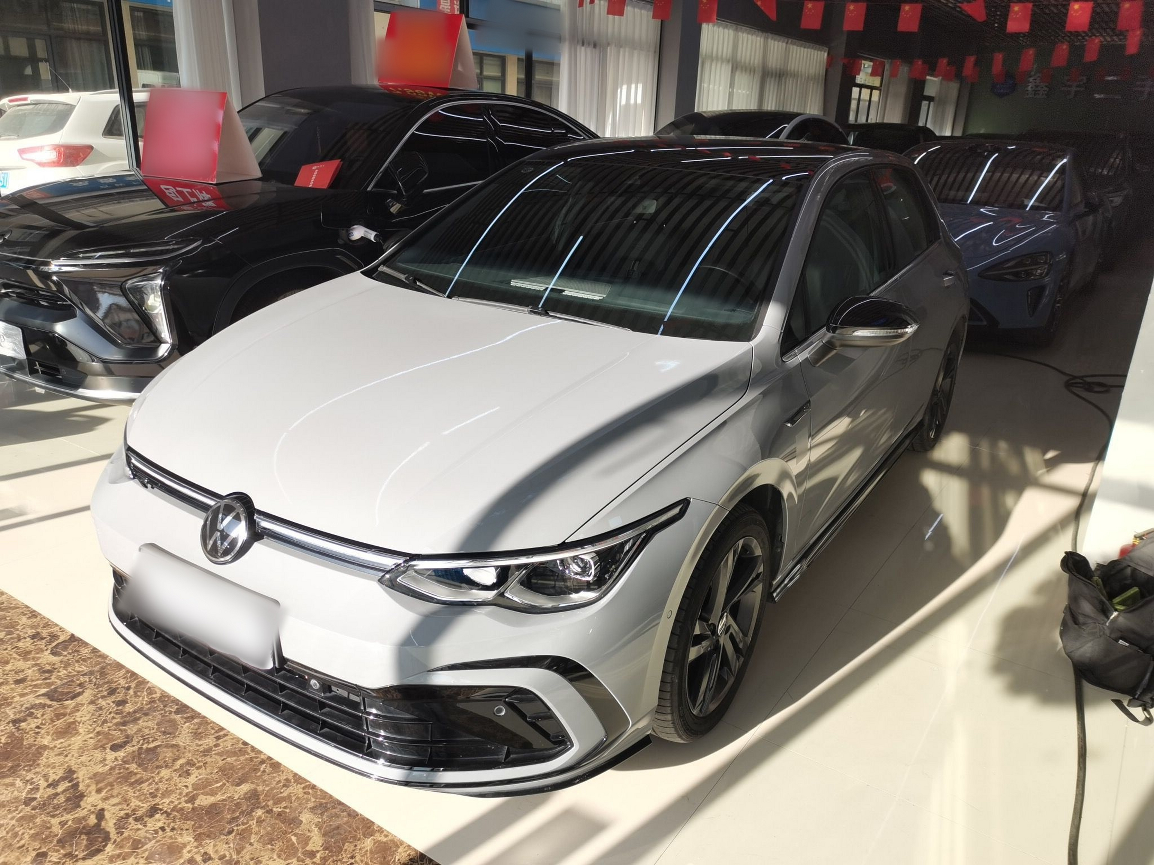 Под передней частью автомобиля