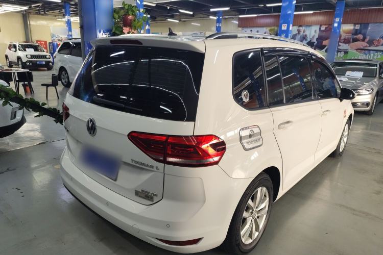 Used Volkswagen Touran 2018 Volkswagen Touran L 280TSI DSG Comfort Edition 7 Seats China VI Standard
