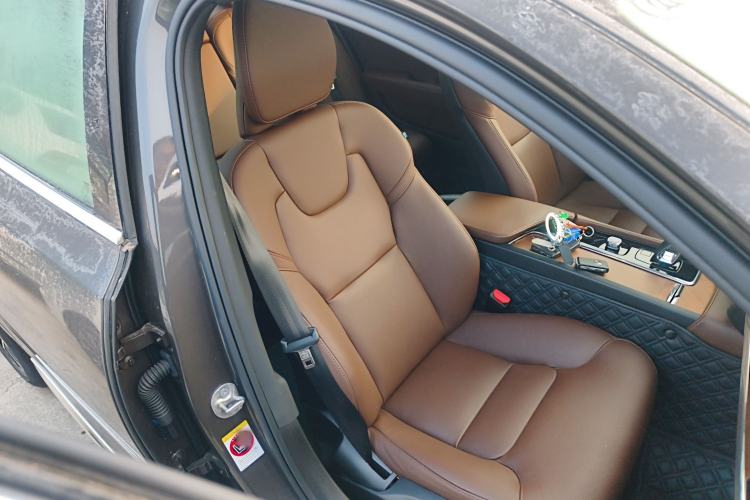 Used Volvo S90 2025 B5 Zhiyi Luxury Edition
