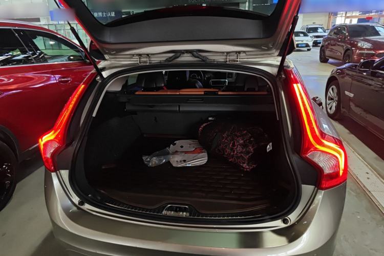 Used Volvo V60 2014 T5 Zhiya Edition