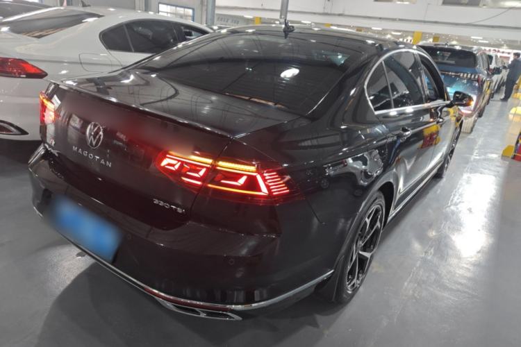 Used Volkswagen Magotan 2024 2 Million Units Zhongxiang Version 330TSI DSG Luxury Edition
