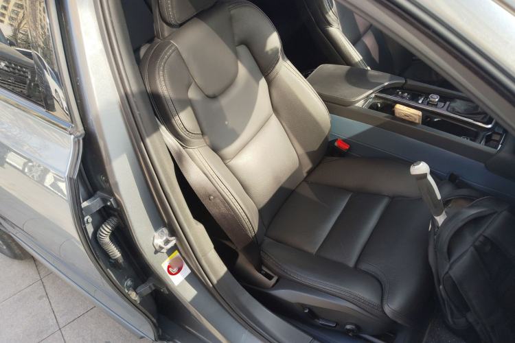 Used Volvo V90 2017 Cross Country T5 AWD Smart Range Edition
