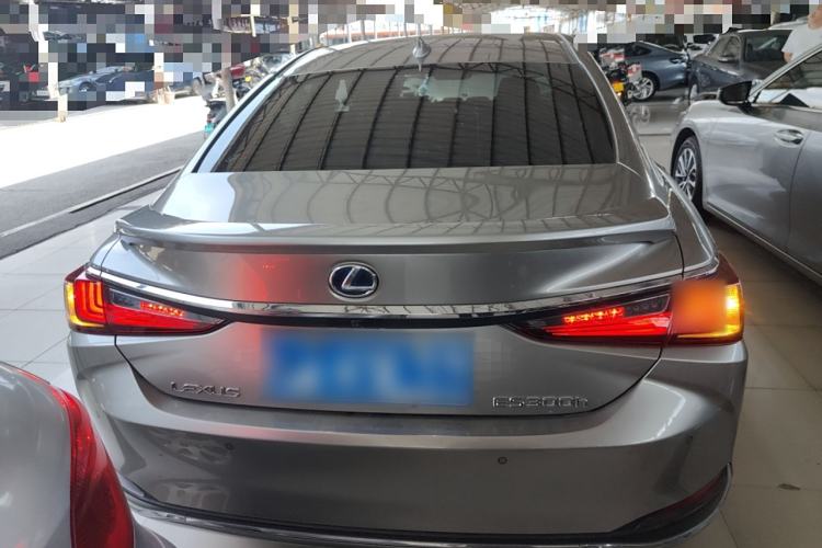 Used Lexus ES 2020 300h Premier Edition

