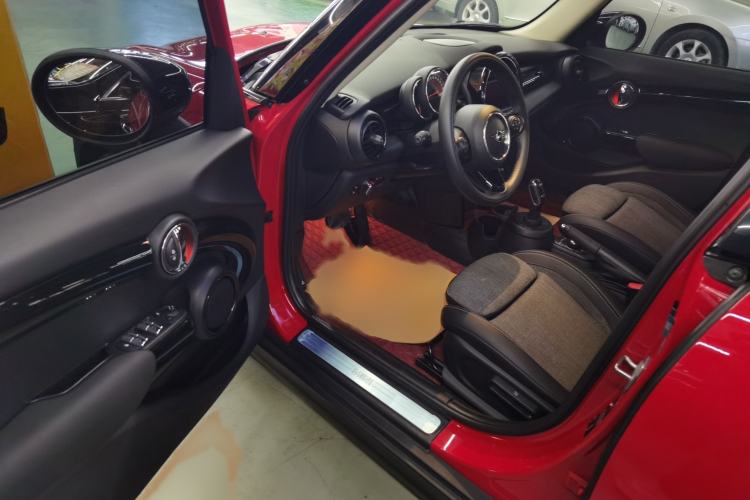 Used  MINI 2019 1.5T COOPER Classic Edition Five-Door Version
