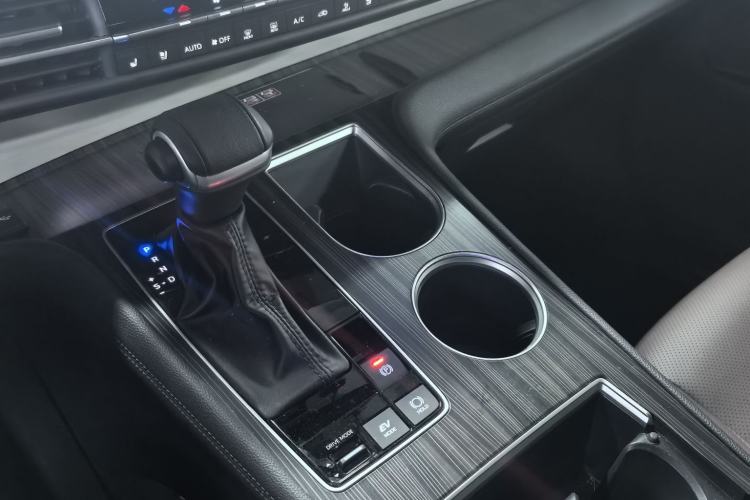 Used Toyota Granvia 2023 2.5L Hybrid Flagship VIP Edition